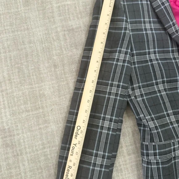 Moods of Norway 42R Gray and Pink Sport Coat with Classic Plaid Design - Picture 5 of 11